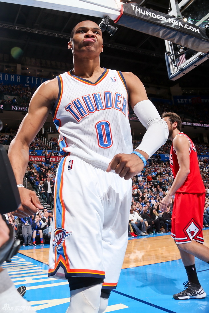 杜兰特19分,16个篮板和6次助攻,塞尔吉-伊巴卡17分10个篮板,萨博-塞