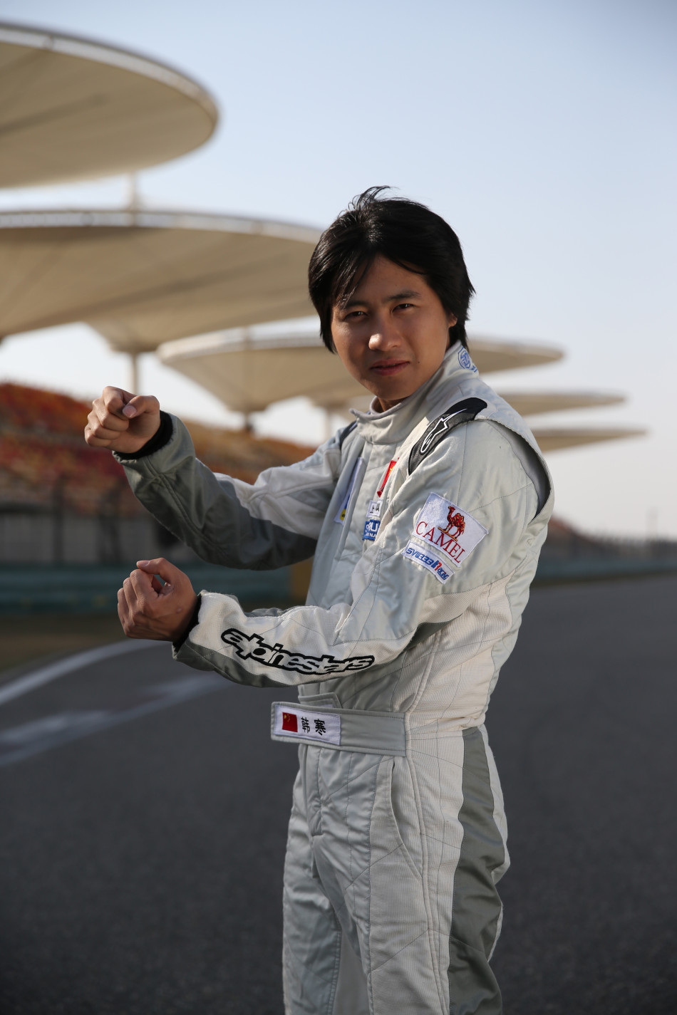 韩寒为f1中国站造势_高清图集_新浪网