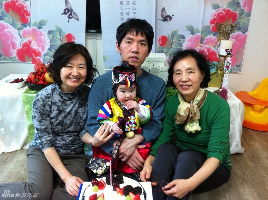 李昌镐一家三口照_高清图集_新浪网