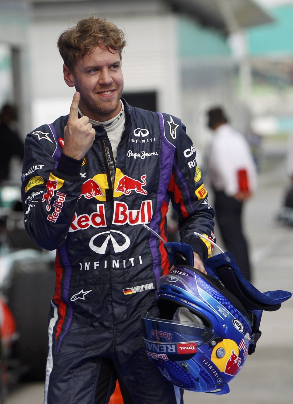 维泰尔庆祝夺杆位