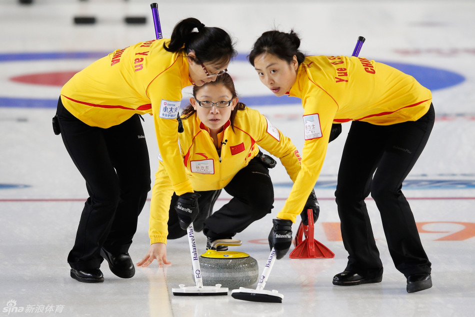 女子冰壶世锦赛在拉脱维亚里加继续进行,中国队在4比2领先时,被苏格兰