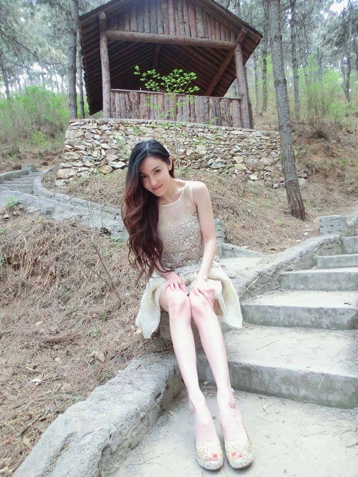 彭久洋尽显靓丽身姿_高清图集_新浪网