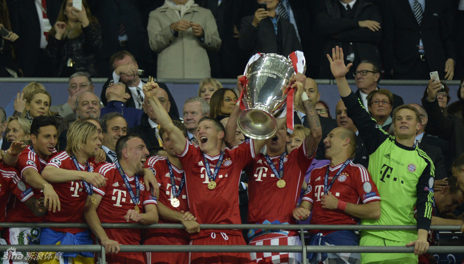 拜仁将士庆祝夺得欧冠冠军_高清图集_新浪网