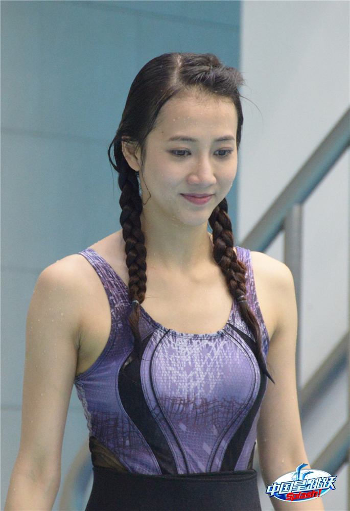 微笑女神弦子搭档周韦彤_高清图集_新浪网