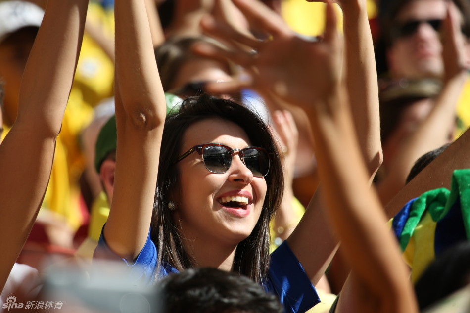 赛场内美女球迷(高清)