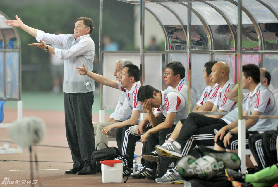 中泰友谊赛卡马乔多变表情_高清图集_新浪网