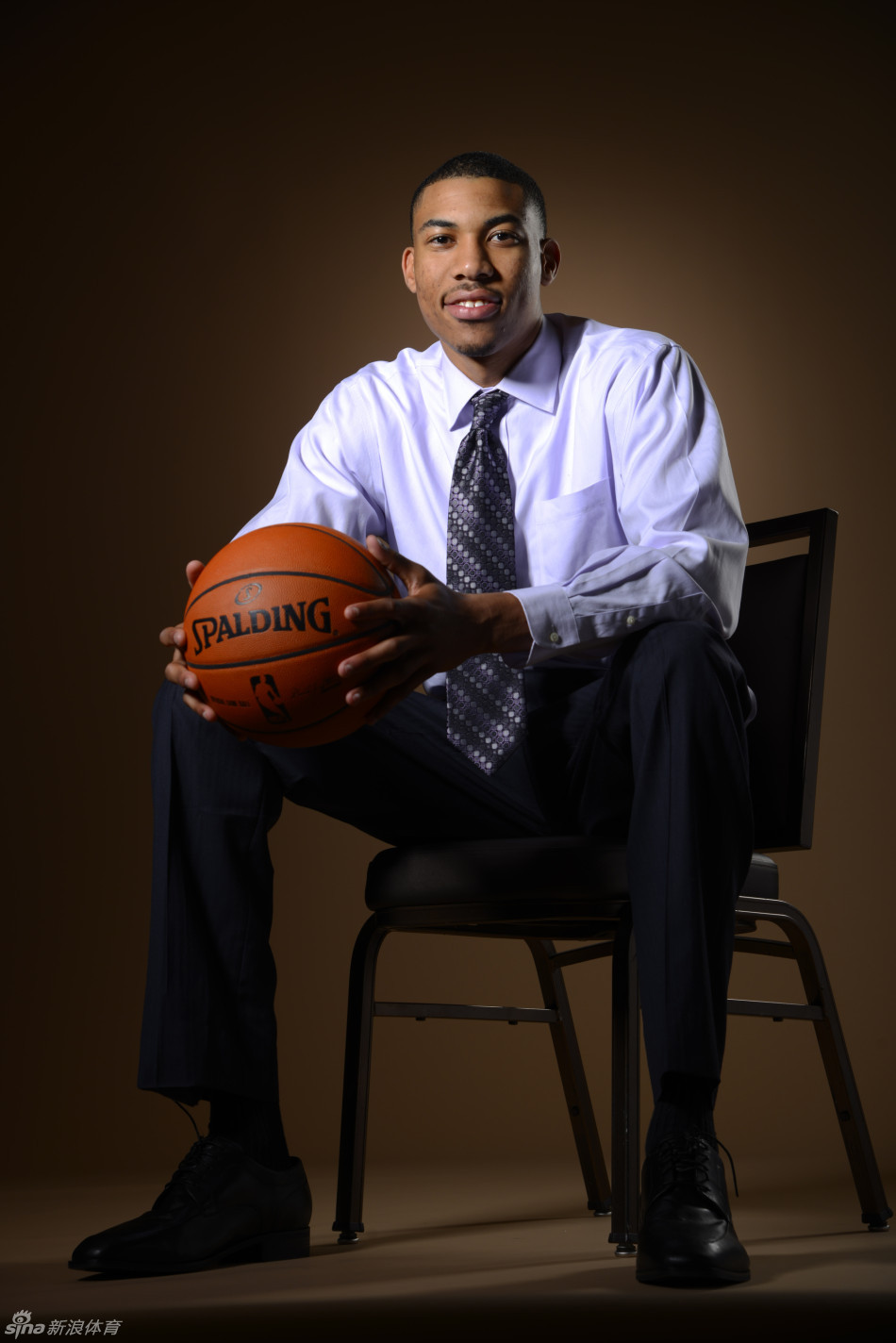 2013小绿屋新秀接受采访_高清图集_新浪网