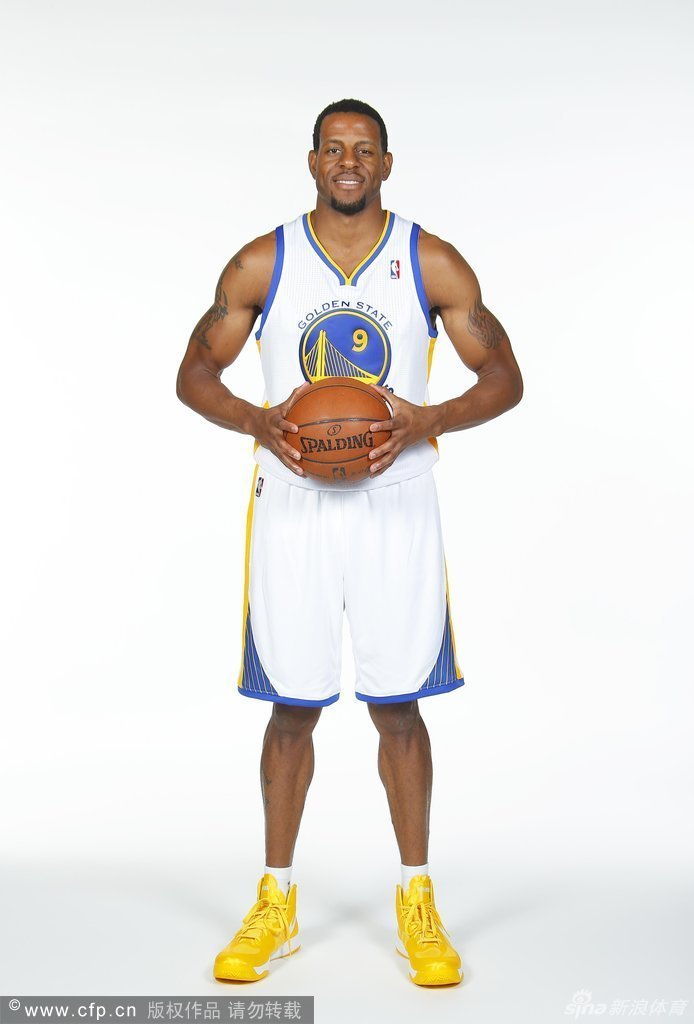 伊戈达拉亮相勇士_高清图集_新浪网