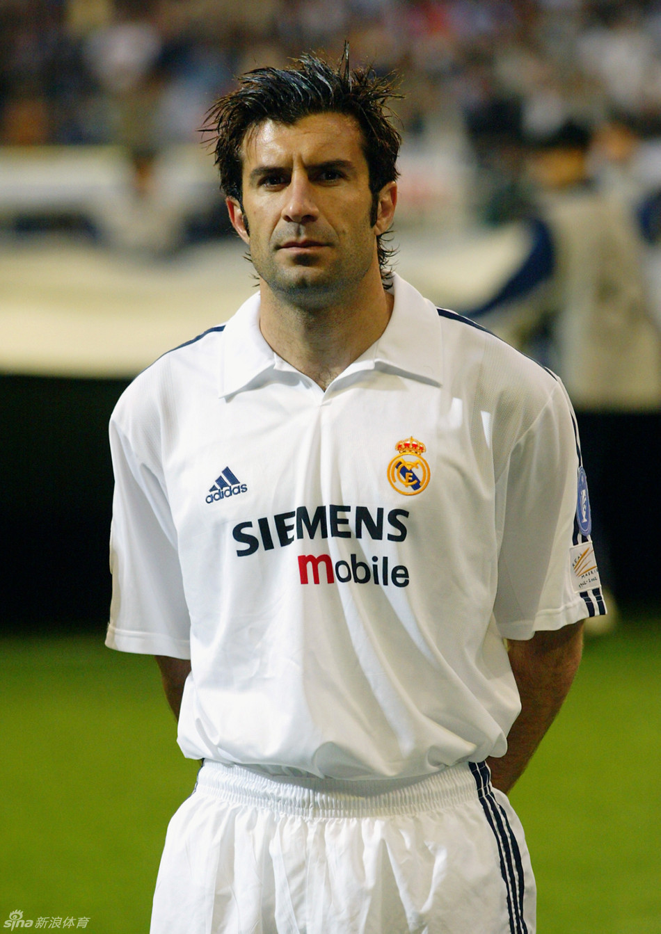 2000年夏菲戈6000万欧从巴萨转会皇马