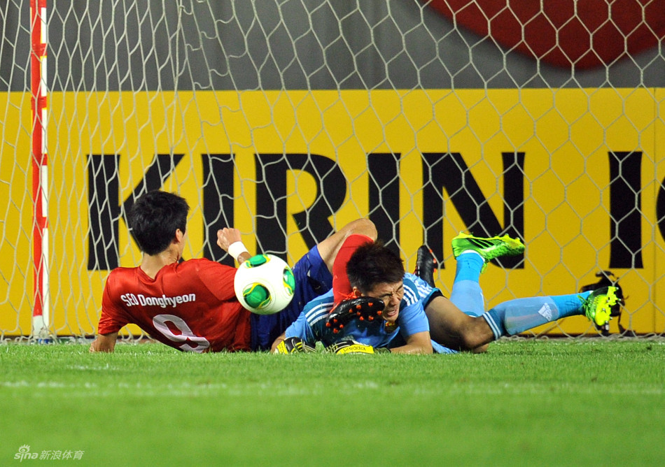 曾诚舍命扑救瞬间_高清图集_新浪网