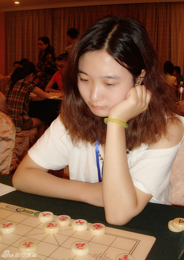 象棋青年赛女棋手特辑_高清图集_新浪网