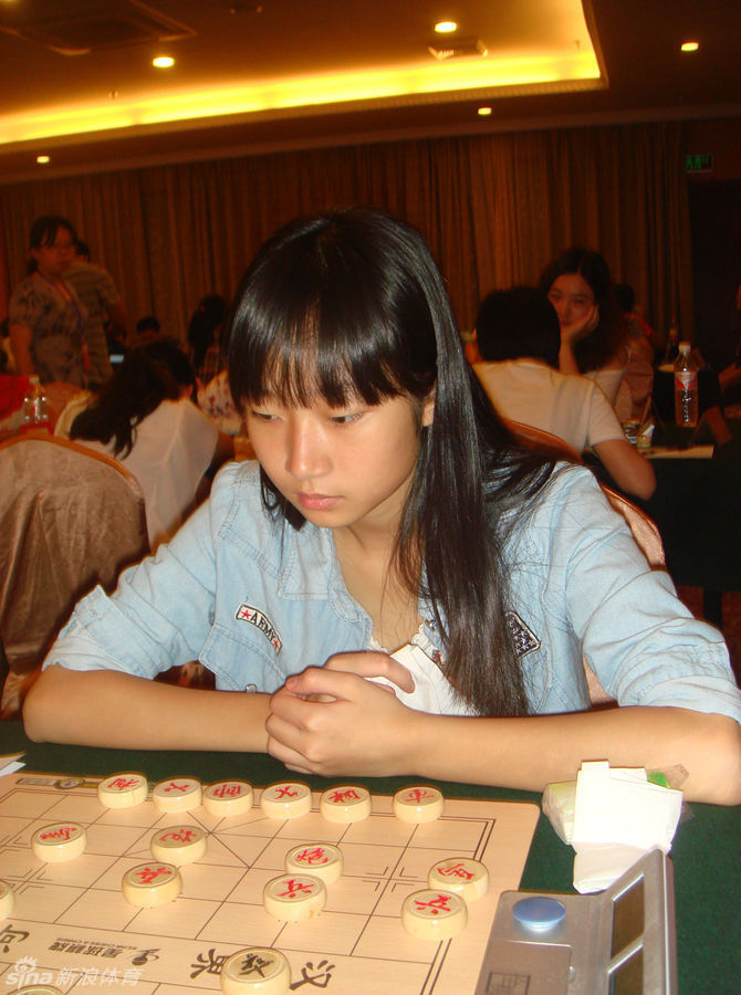 象棋青年赛女棋手特辑_高清图集_新浪网
