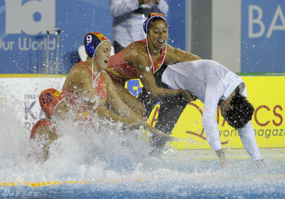 女子水球西班牙夺冠_高清图集_新浪网