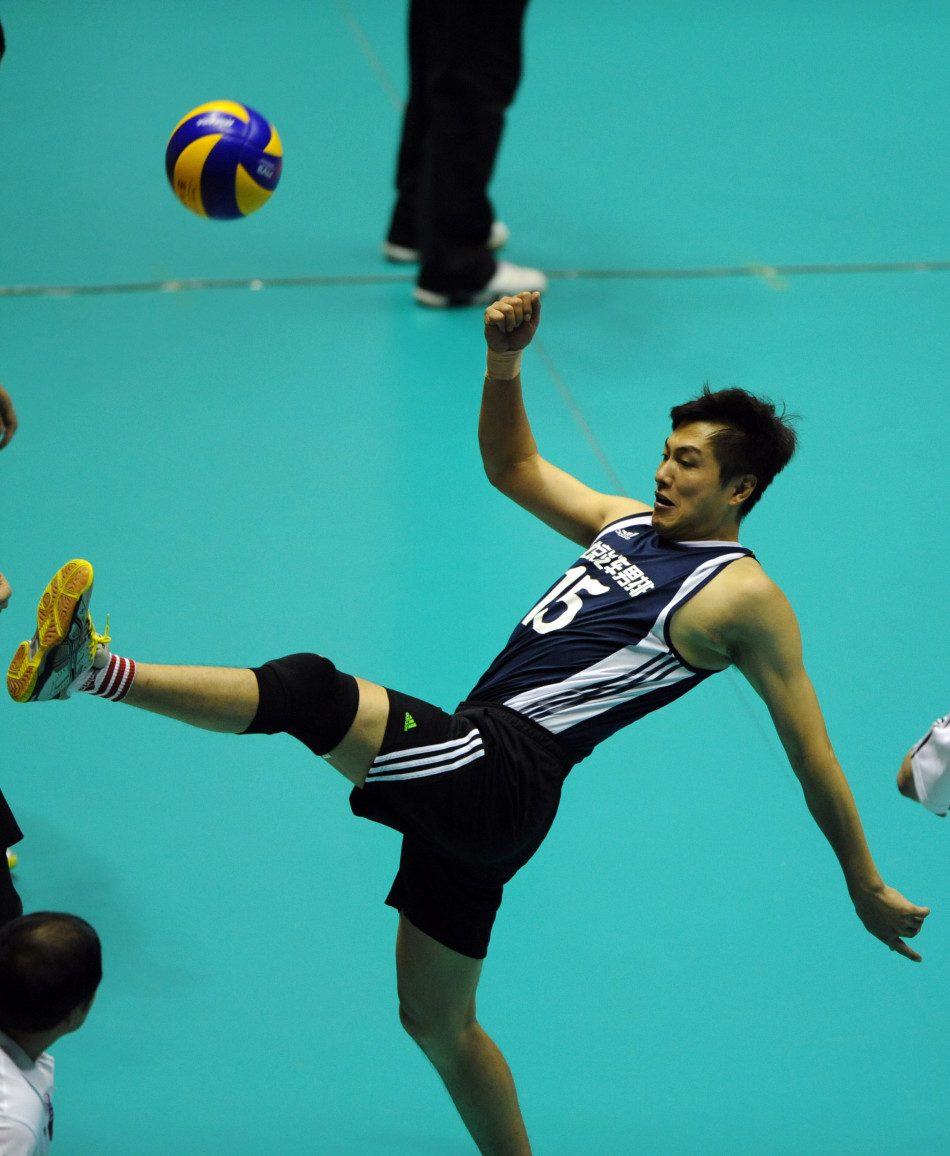 隋盛胜与队员庆祝