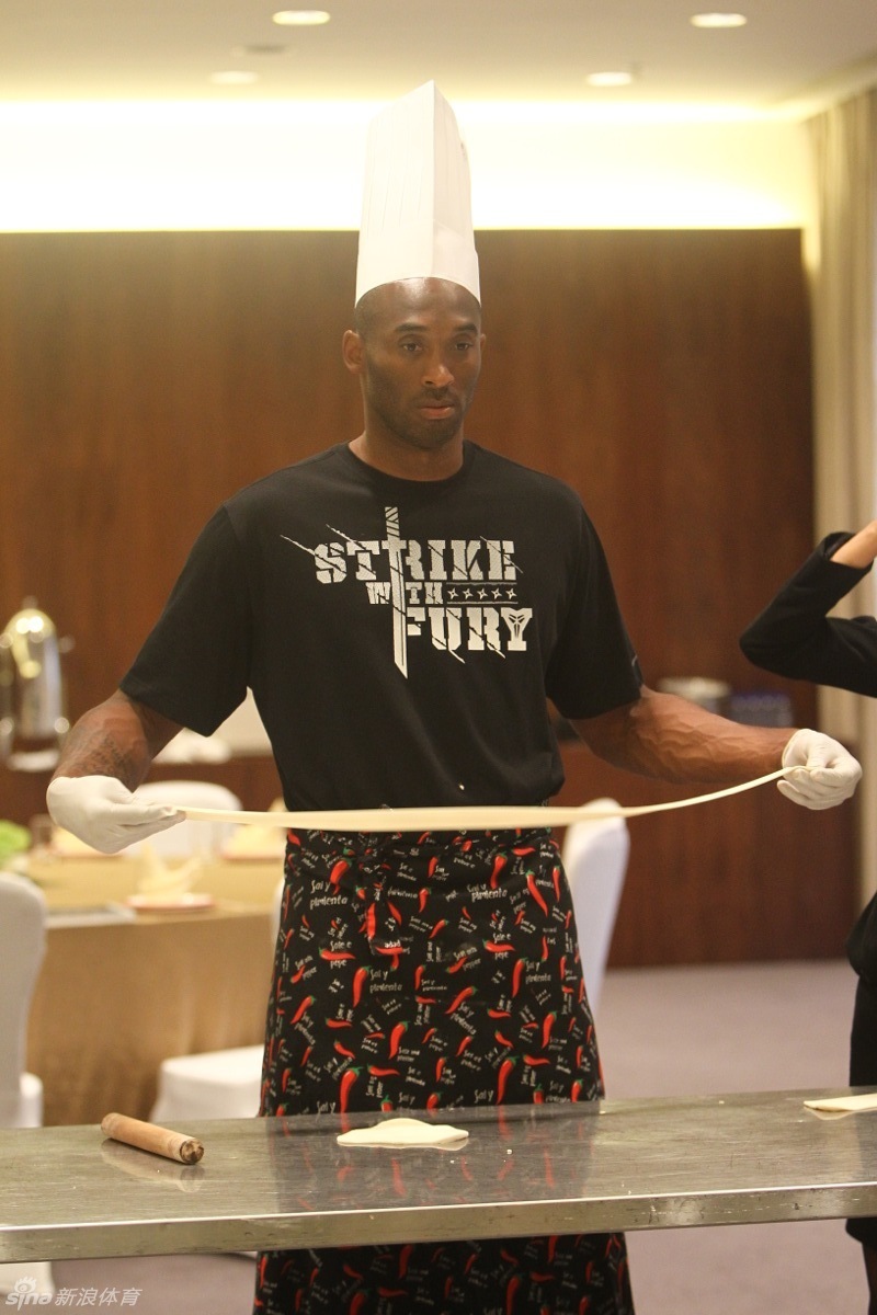 科比化身食神学做中国面食_高清图集_新浪网