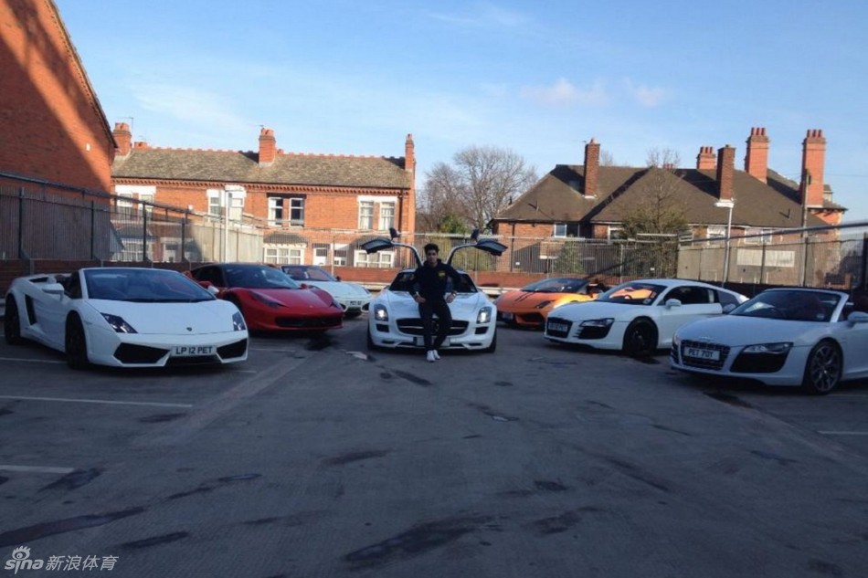 富二代晒多辆豪车疑中2亿巨奖_高清图集_新浪网