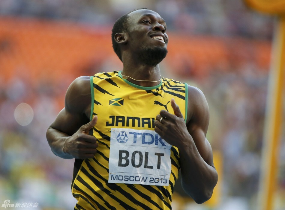 博尔特面露微笑