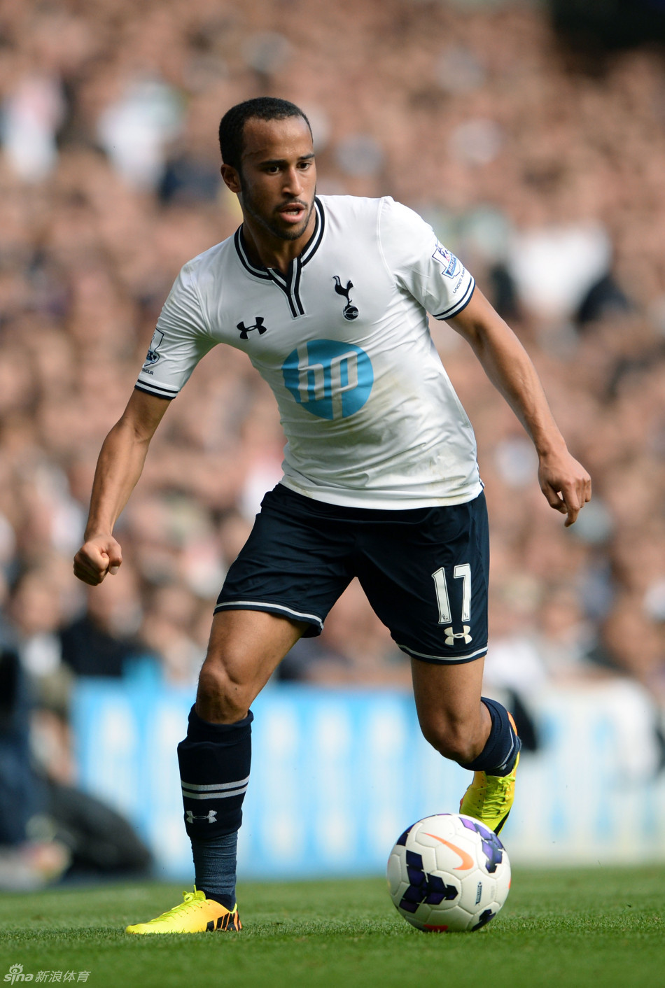 贝尔的相关产品在白鹿巷外被甩卖