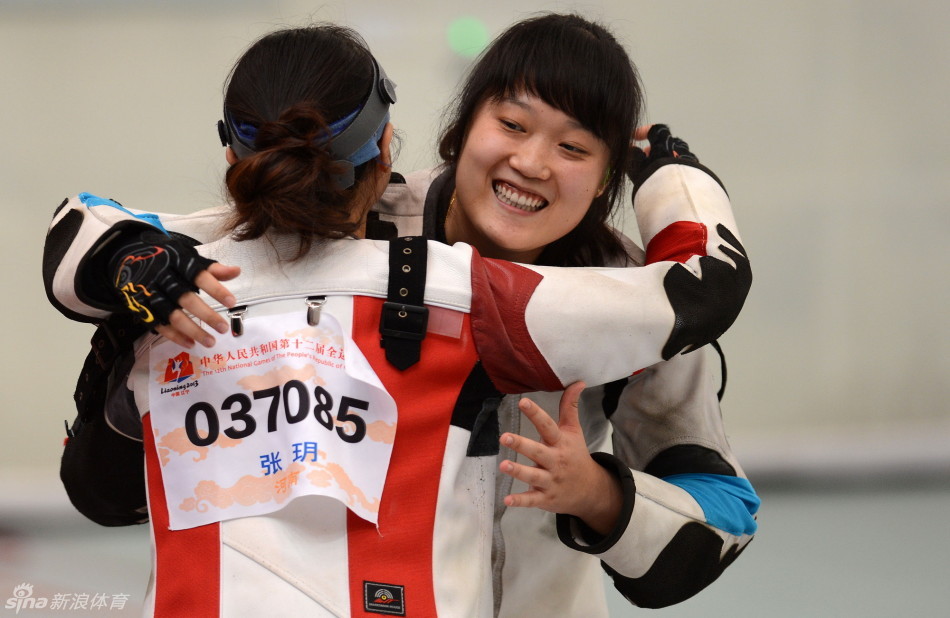 届全运会射击项目女子50米步枪3种姿势决赛中,河南队选手常静以462