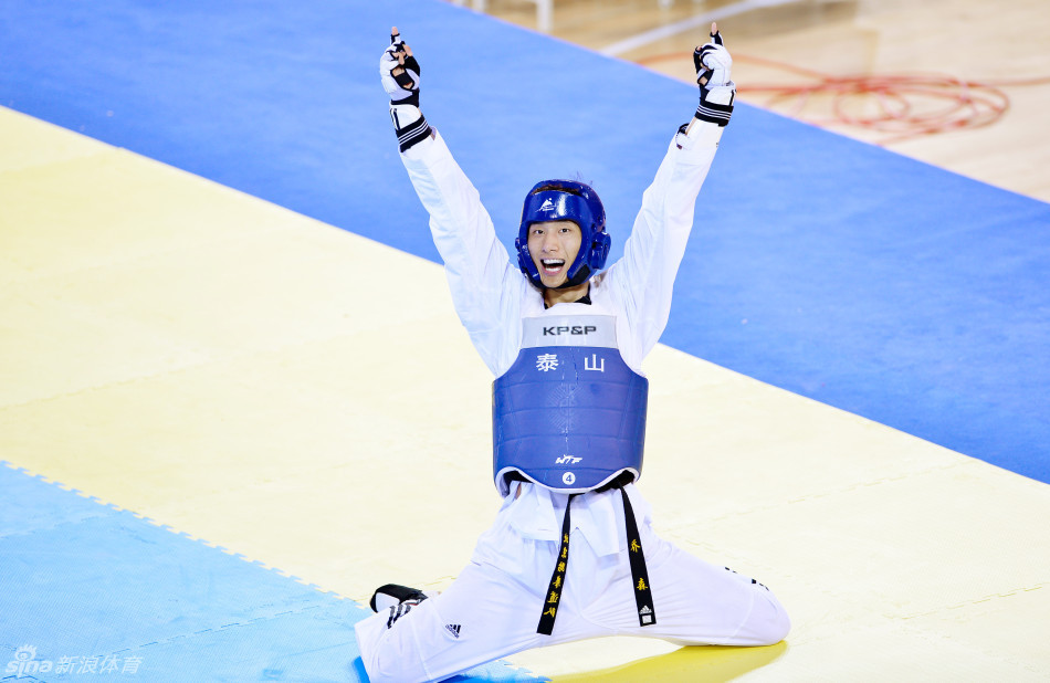 跆拳道男子80公斤级乔森夺冠_高清图集_新浪网