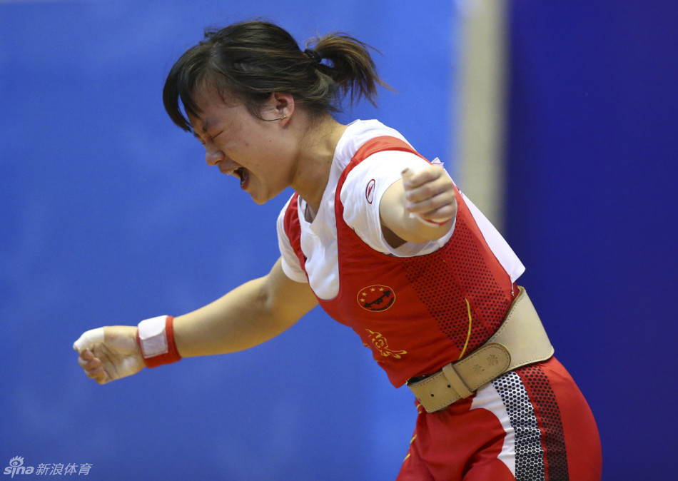 女子53kg级举重黎雅君夺冠_高清图集_新浪网