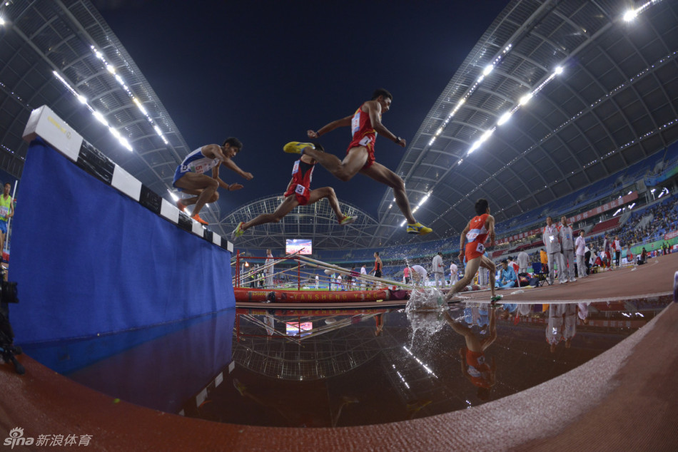 新浪直击男子3000米障碍赛