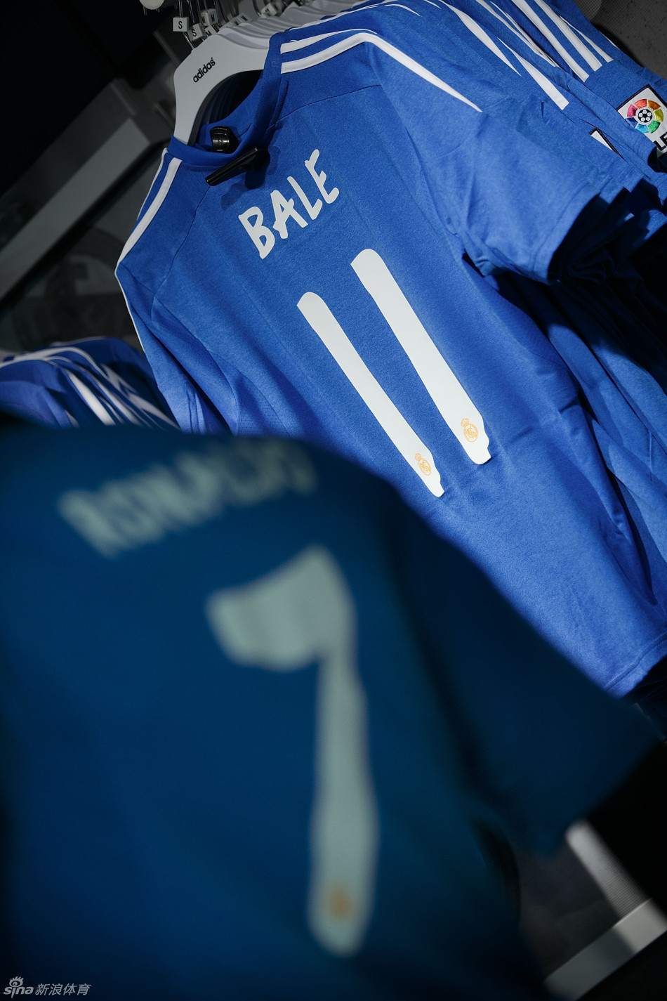 贝尔皇马球衣上架_高清图集_新浪网