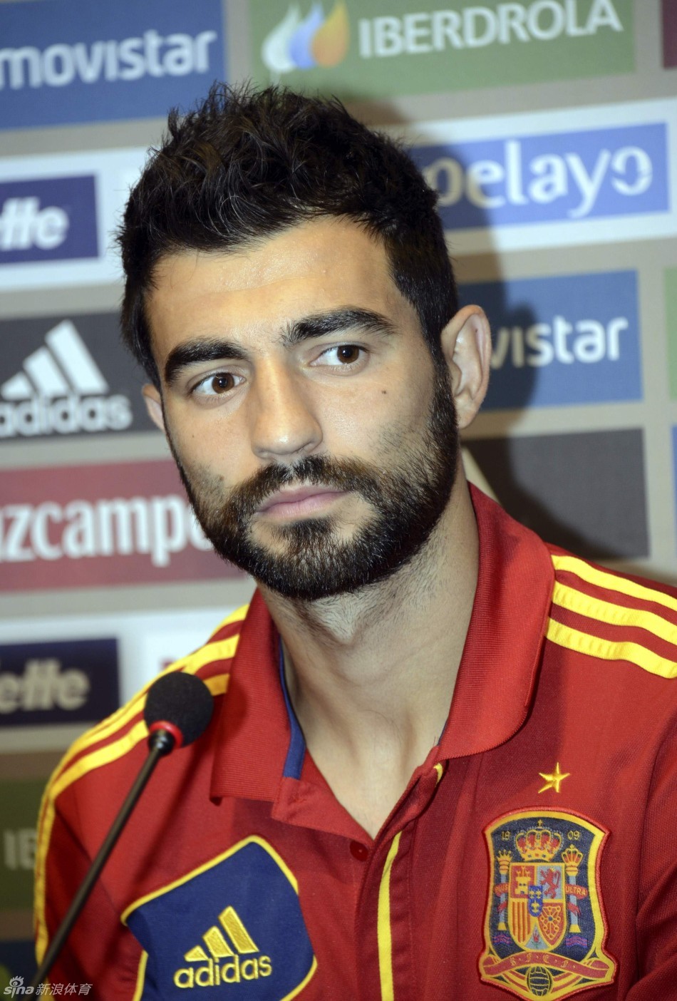 西班牙召开新闻发布会哈维出席_高清图集_新浪网