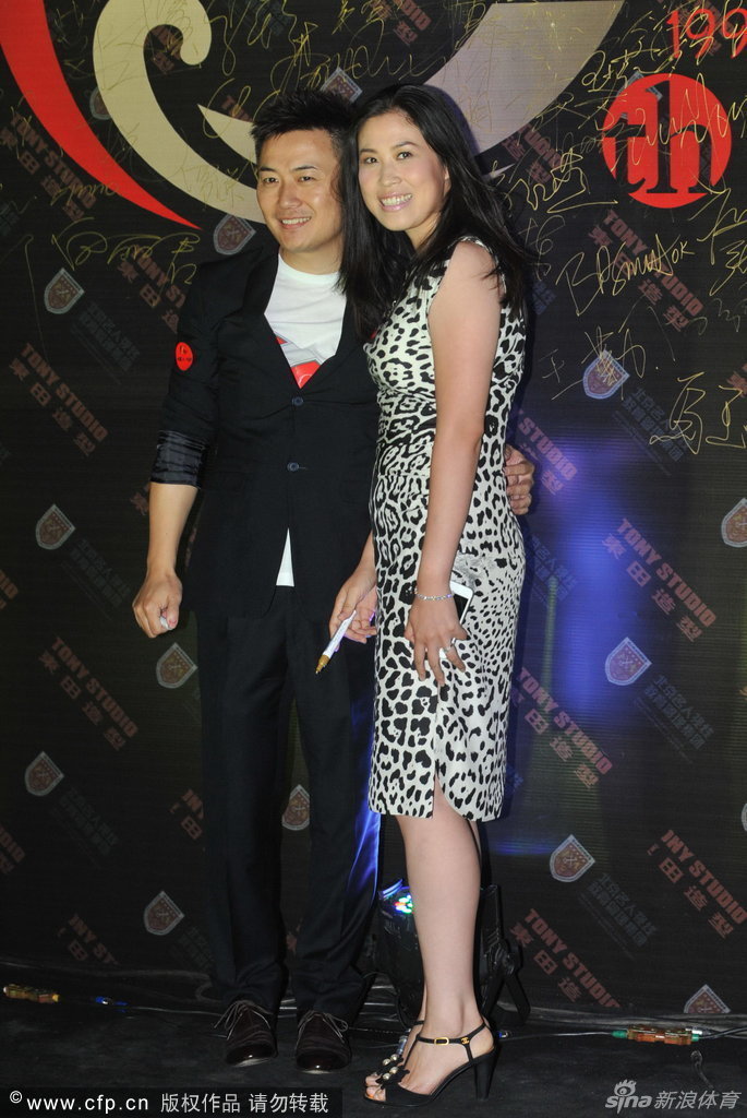 高凌与老公出席活动秀恩爱_高清图集_新浪网