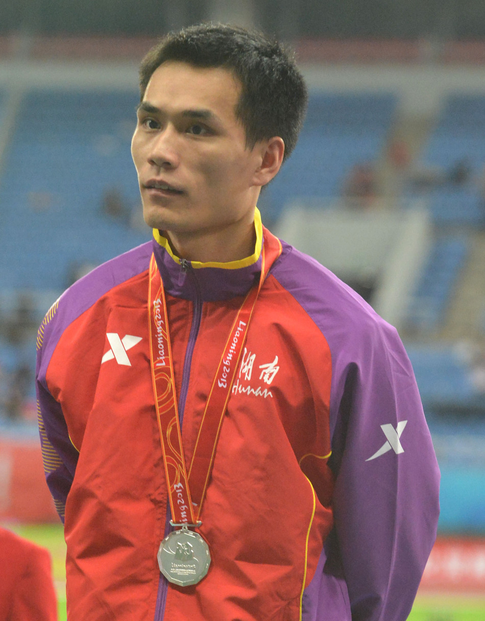 男子三级跳远曹硕夺冠_高清图集_新浪网