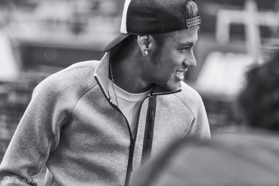 内马尔拍摄运动大片_高清图集_新浪网