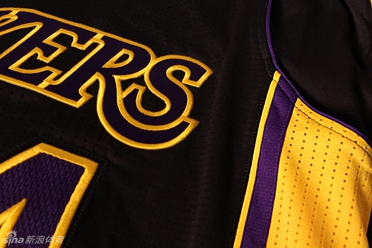 湖人官方推出黑色新球衣_高清图集_新浪网