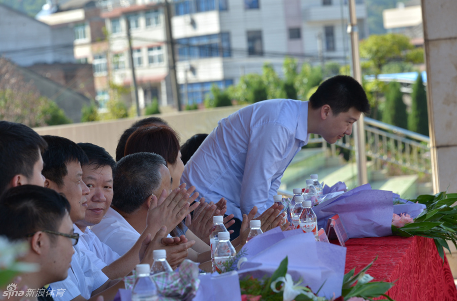 象棋国手走基层活动_高清图集_新浪网