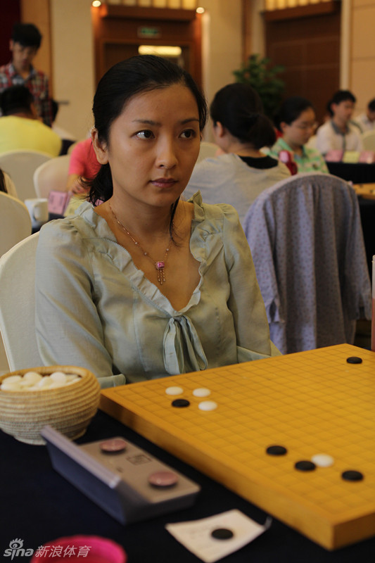 毛昱衡若有所思