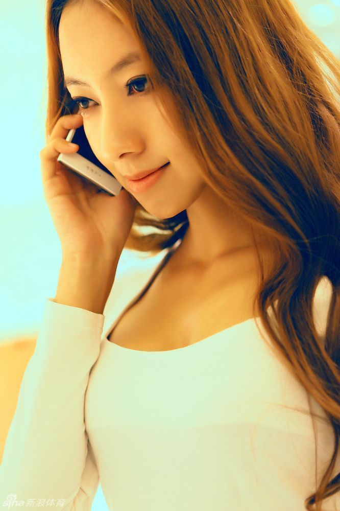 嫩模松果儿性感翘臀百搭_高清图集_新浪网