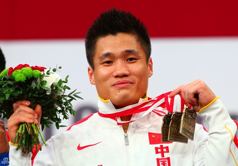 中国选手吕小军发挥出色,他以抓176公斤,挺204公斤,总380公斤的成绩