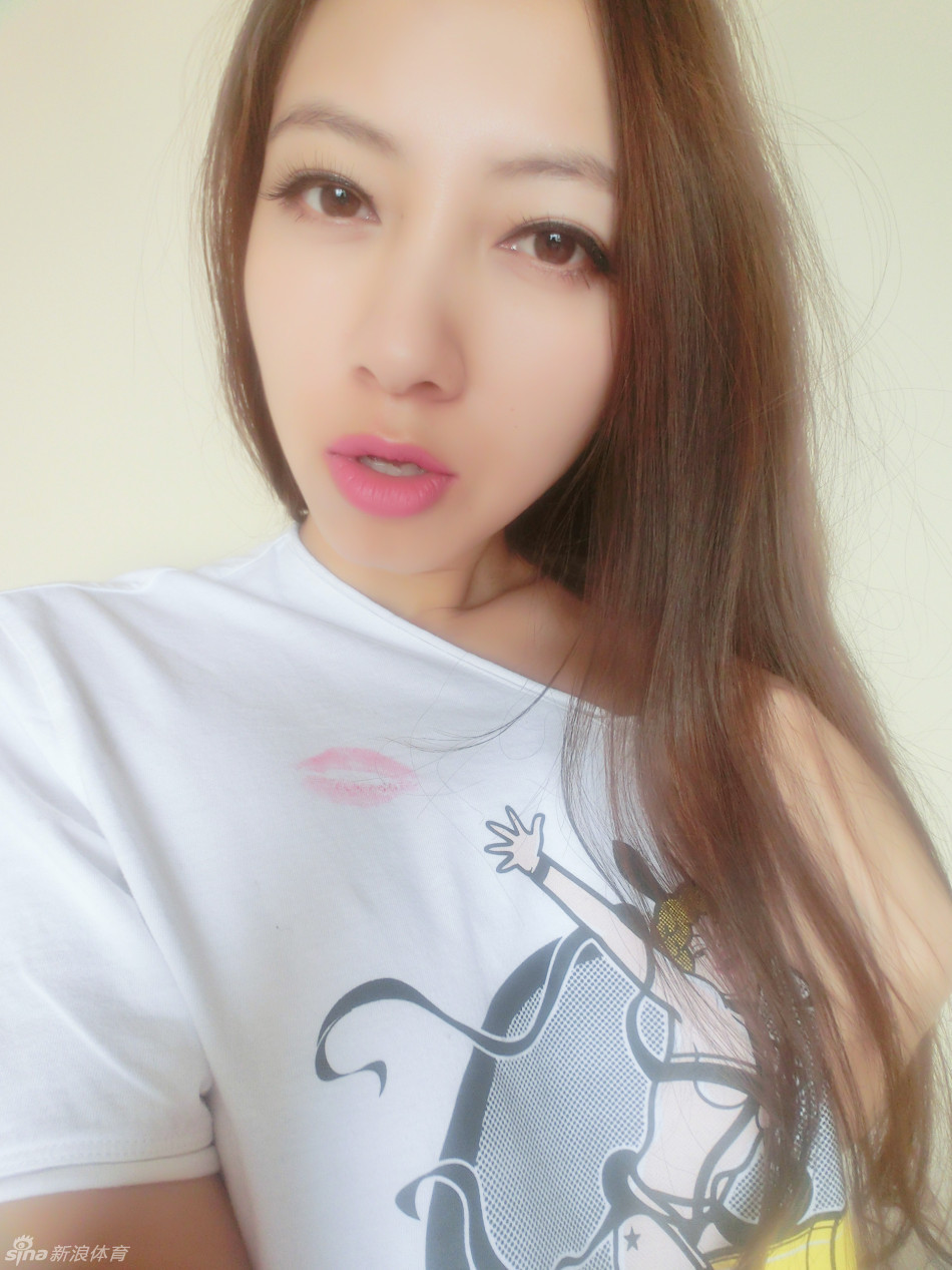 松果儿内衣外穿秀傲人双峰_高清图集_新浪网