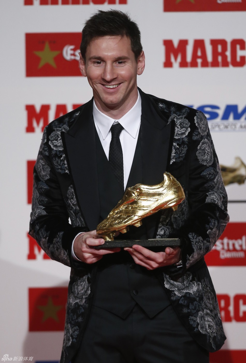 梅西领取欧洲金靴奖_高清图集_新浪网