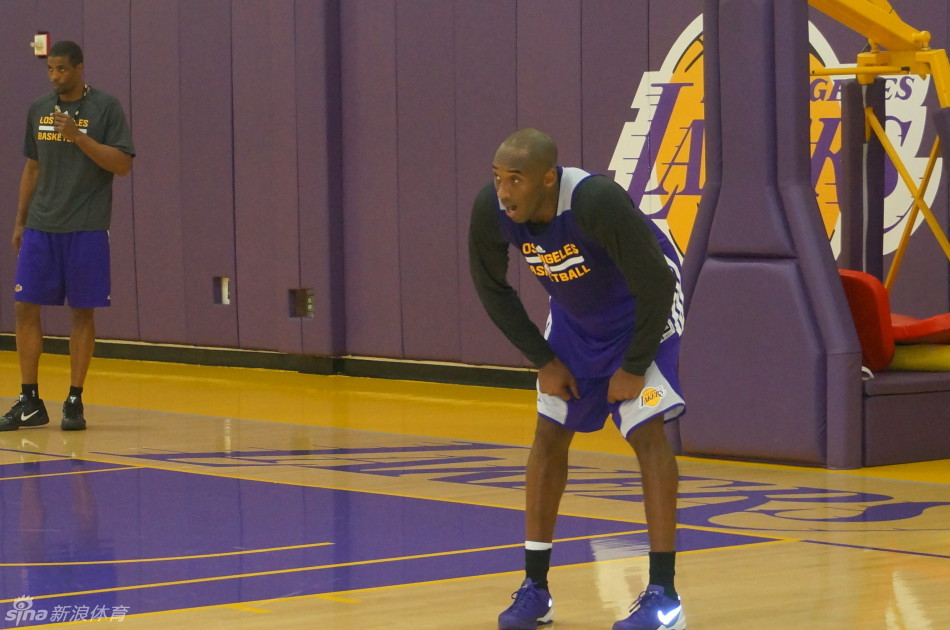 湖人训练科比逐渐恢复