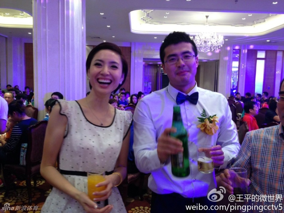 吴鹏与美女主持领证结婚_高清图集_新浪网