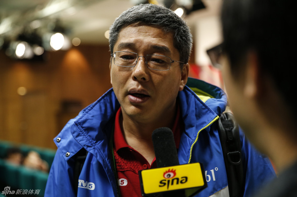 17 09:07:01 2 / 2 2013年12月17日,央视主持人刘建宏接受新浪体育