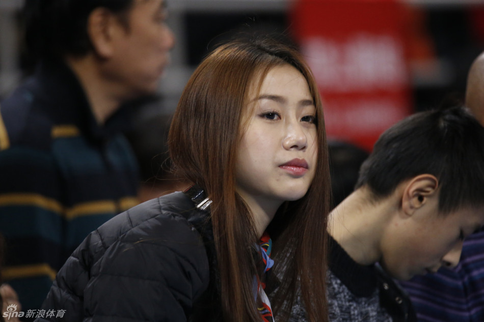孙悦爱妻陈露和张继科一起观战_高清图集_新浪网