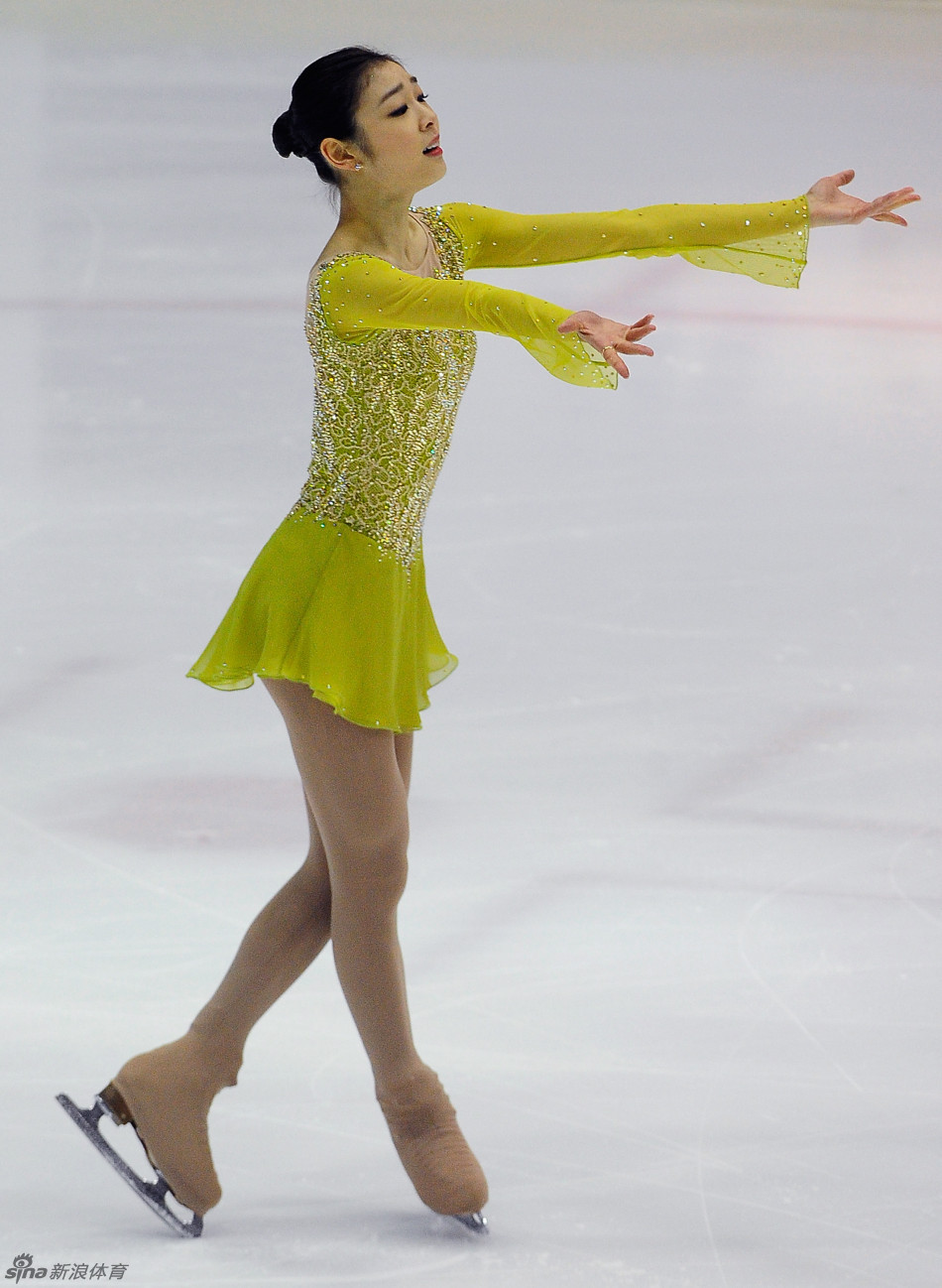 金妍儿参加国内赛_高清图集_新浪网