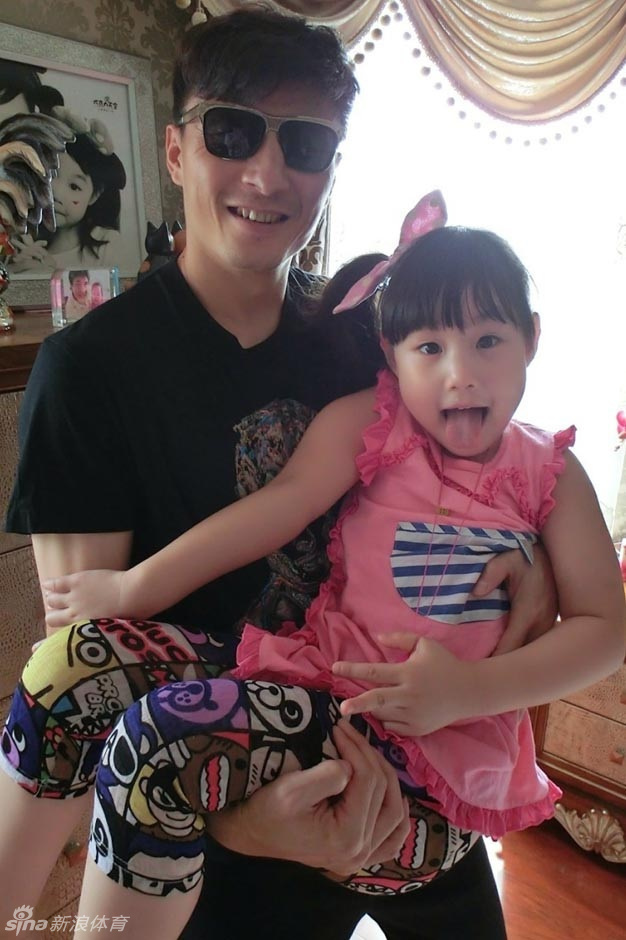 李玮锋爱妻大晒亲密照_高清图集_新浪网