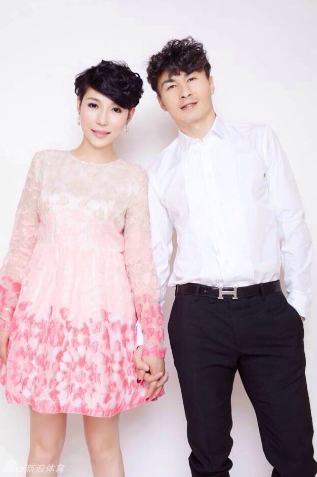 李玮锋爱妻大晒亲密照_高清图集_新浪网