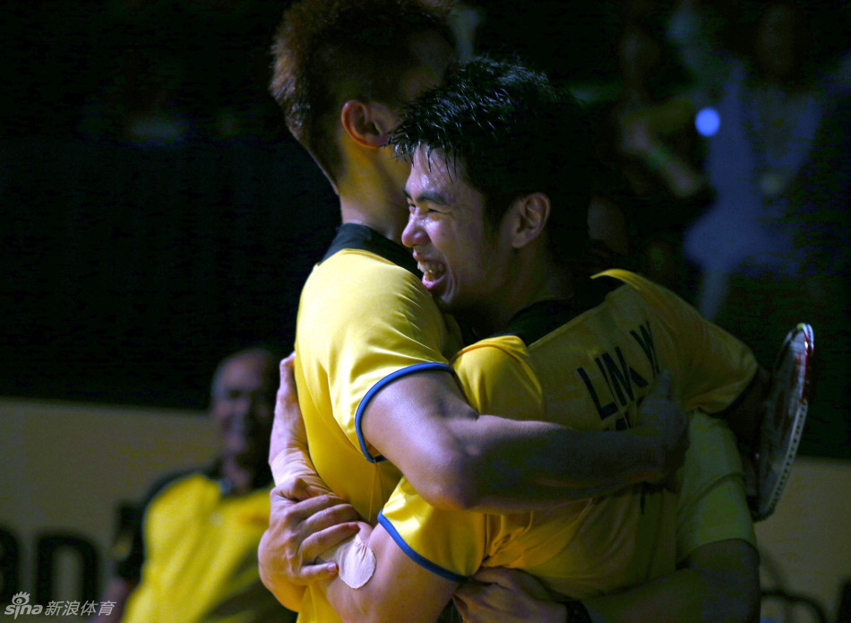 大马羽球赛柴飚/洪炜男双摘银_高清图集_新浪网