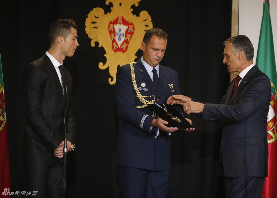 c罗荣获亨利王子大官佐勋章_高清图集_新浪网