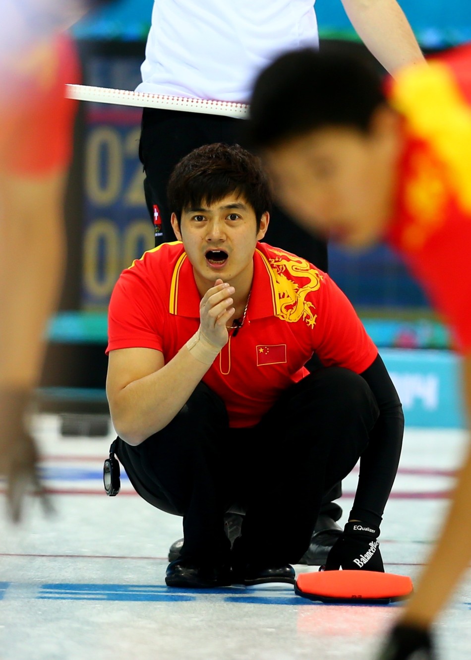 中国冰壶男队5-4胜瑞士_高清图集_新浪网