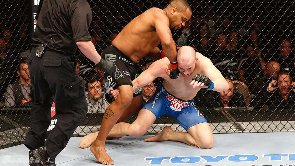 ufc170罗西首次ko获胜_高清图集_新浪网