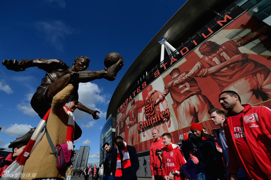 酋长球场博格坎普铜像揭幕_高清图集_新浪网